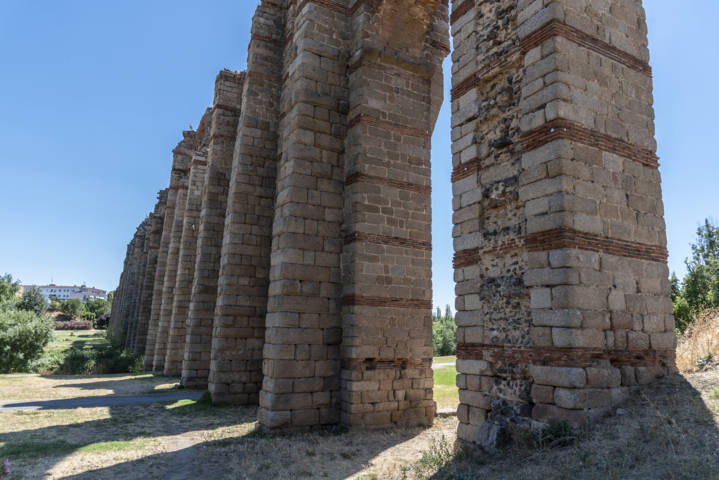 Badajoz - Mérida 059 - Acueducto de Los Milagros.jpg